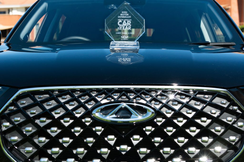 Grille Close-up of Black Chery Tiggo 8 Pro with 2023 Car of the year award on the bonnet