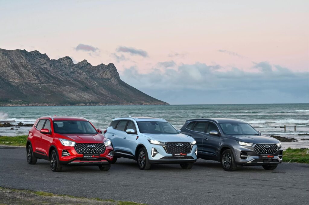 Red Chery Tiggo 4 Pro, Blue Tiggo 7 Pro and Grey Tiggo 8 Pro in line at the beach. Available from Thorp Chery.