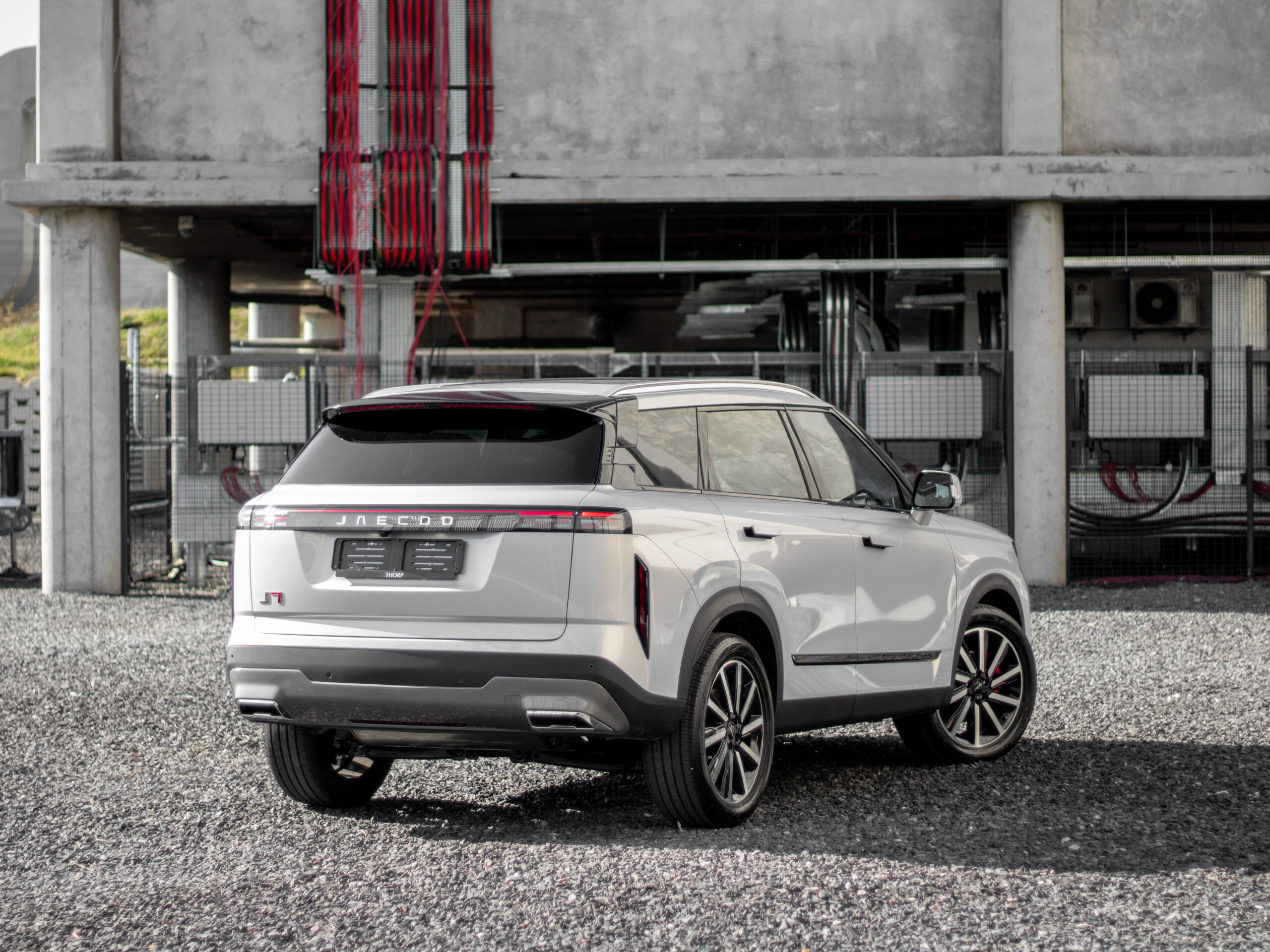 2025-Silver-JAECOO-J7-16T-Inferno-AWD-8518036-4-5307x3980-1.jpg