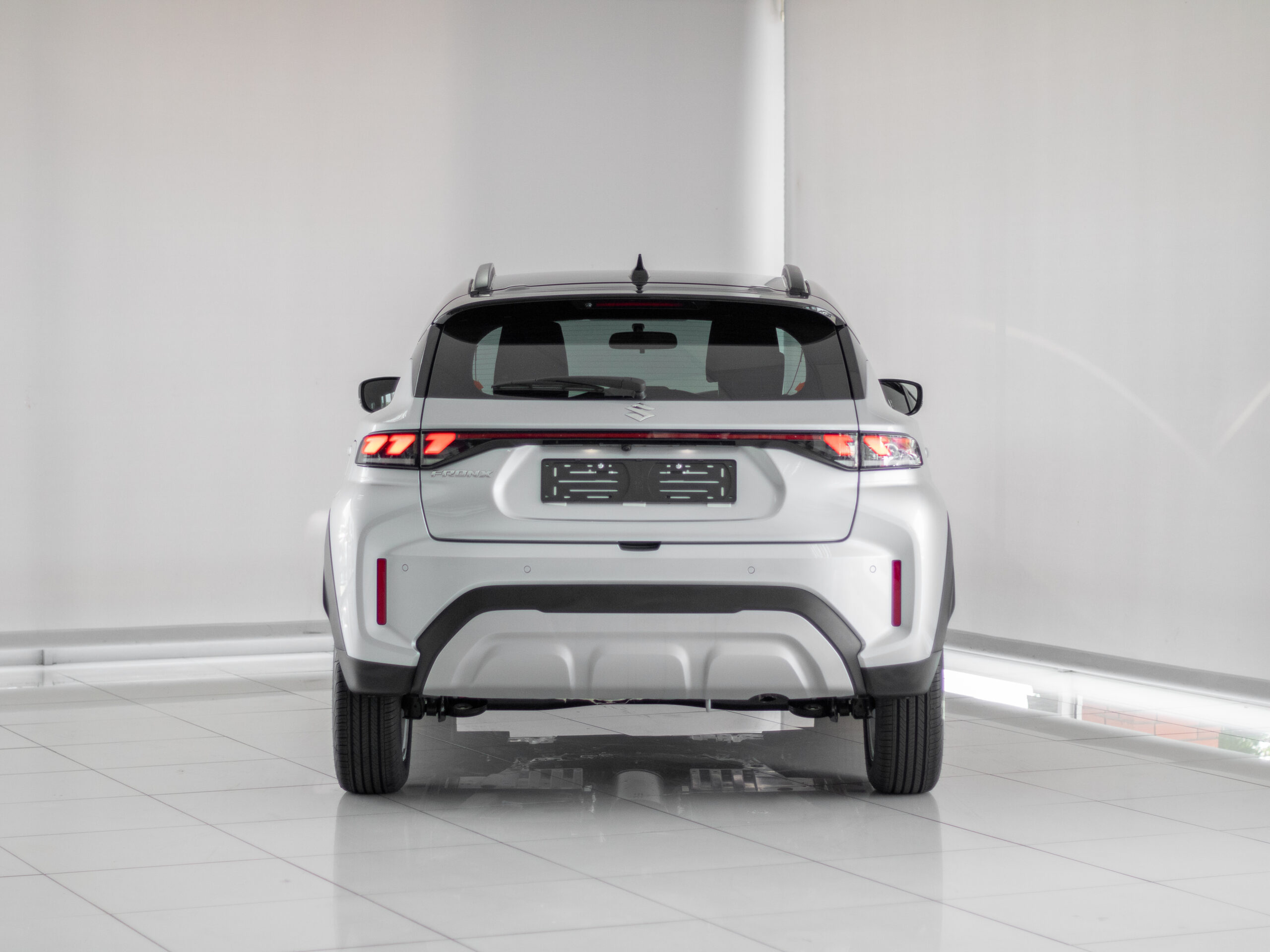 2025-Silver-Suzuki-Fronx-15-GL-4-Auto-8543814-3-5333x4000-1.jpg