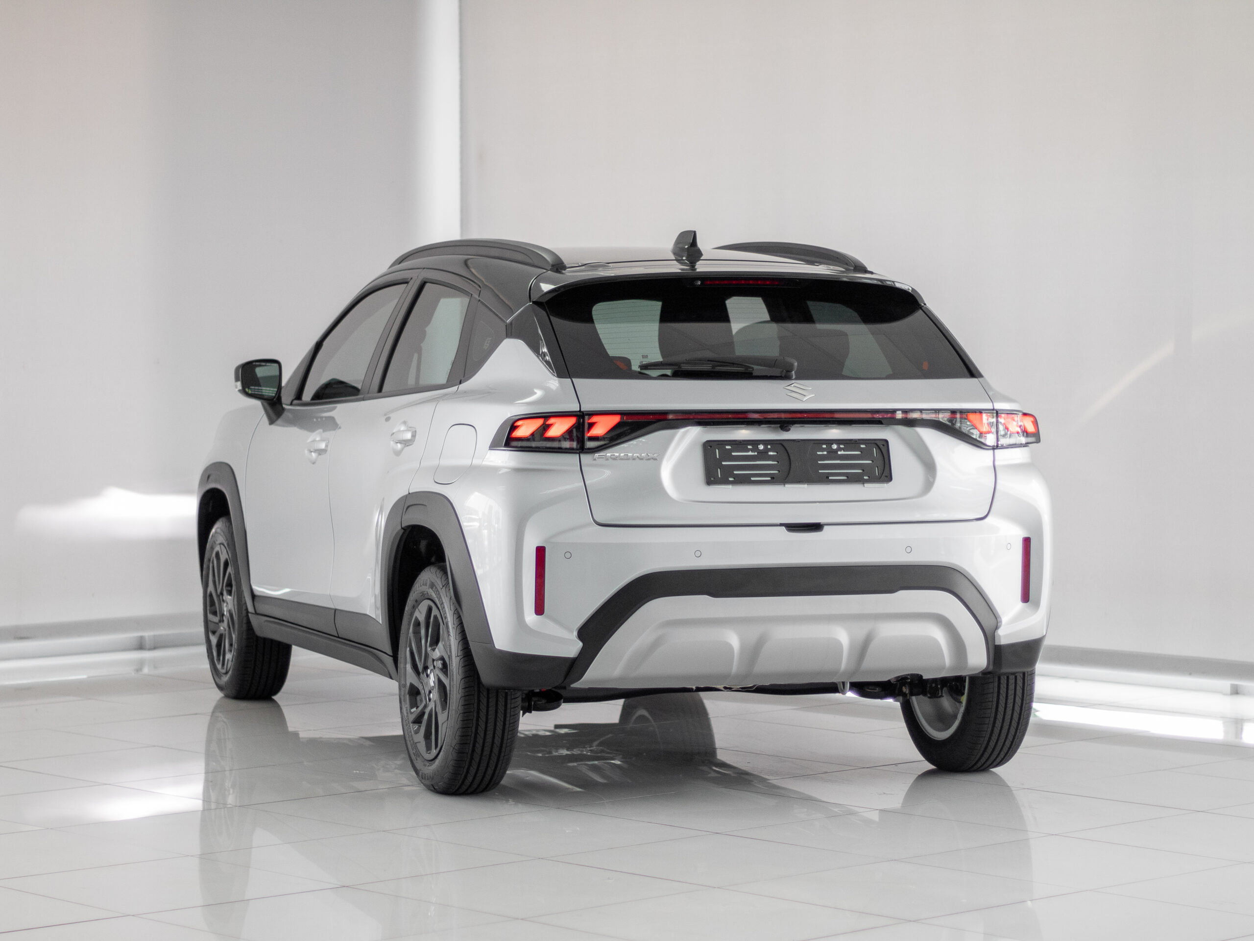 2025-Silver-Suzuki-Fronx-15-GL-4-Auto-8543814-4-4896x3672-1.jpg