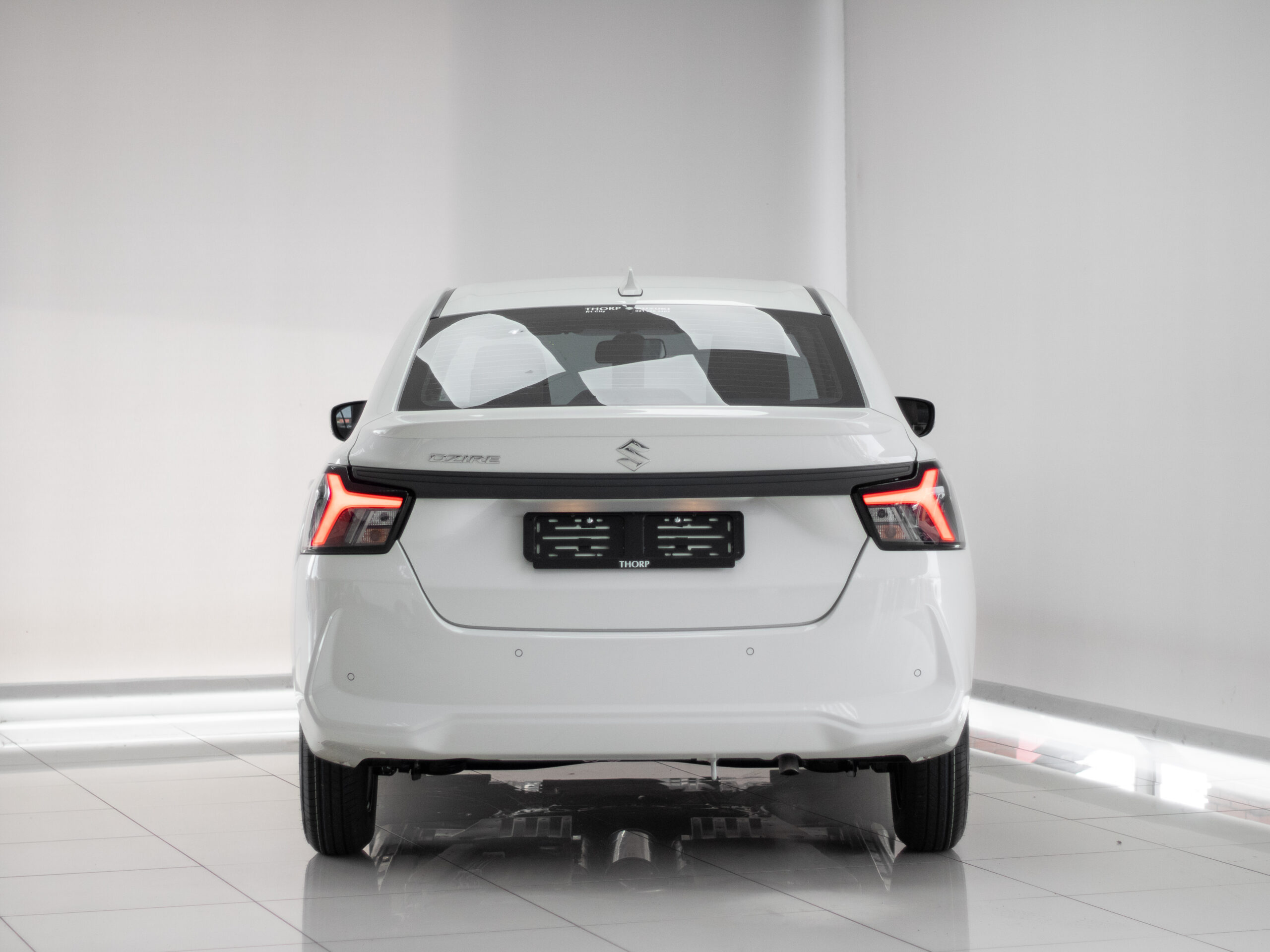 2025-White-Suzuki-Dzire-12-GA-5MT-8596837-3-5017x3763-1.jpg