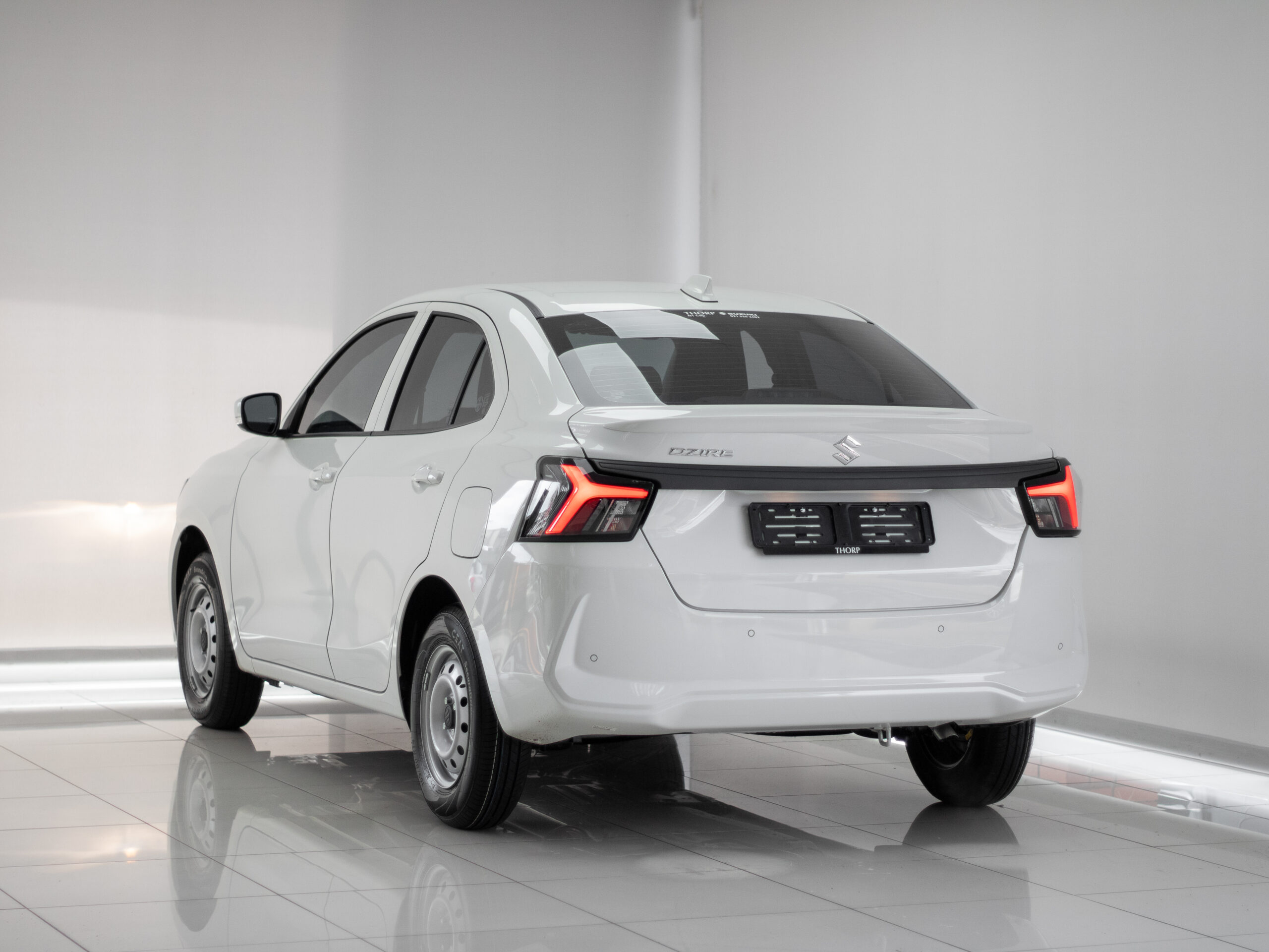 2025-White-Suzuki-Dzire-12-GA-5MT-8596837-4-5333x4000-1.jpg