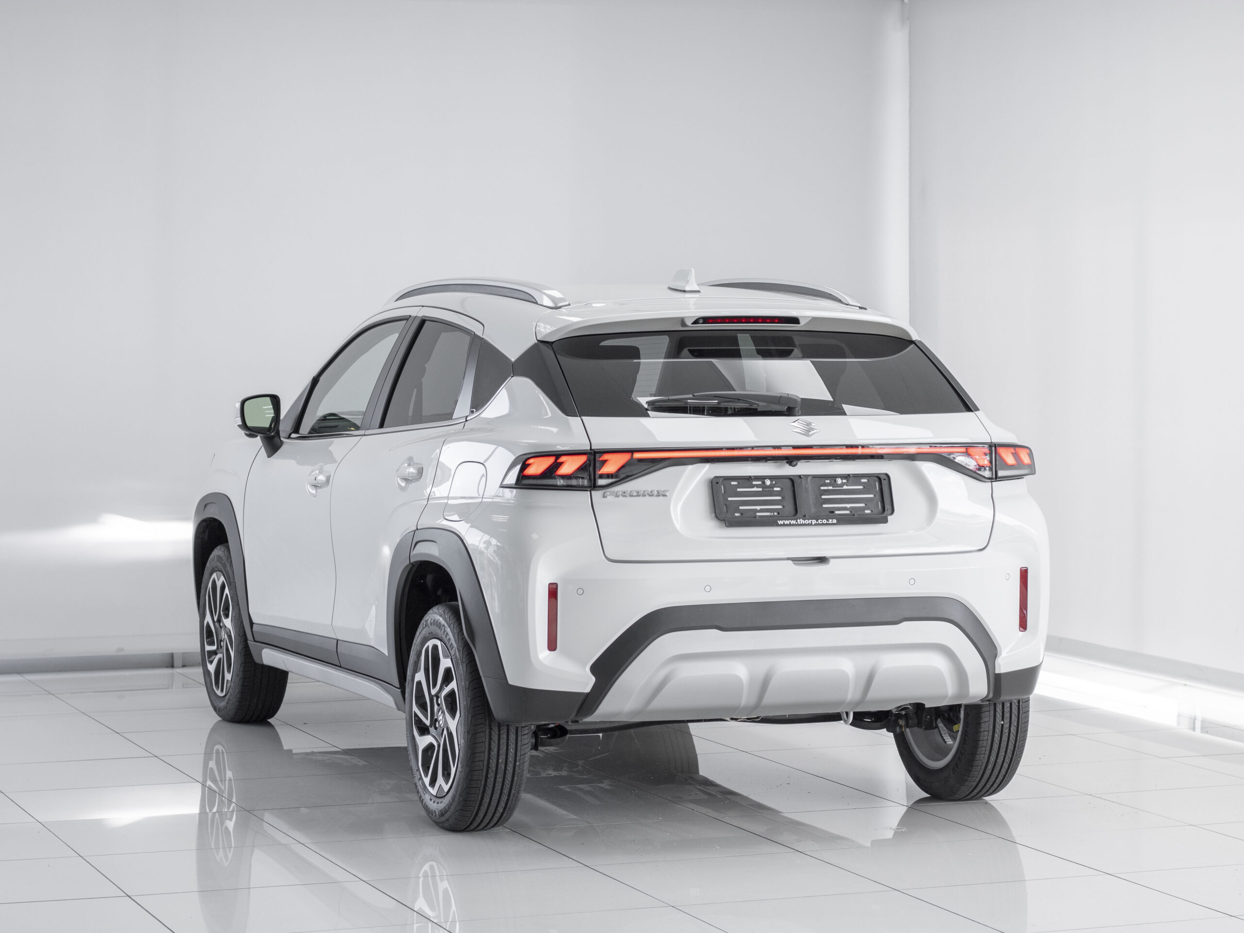 2025-White-Suzuki-Fronx-15-GLX-4-Auto-8543823-4-5333x4000-1.jpg