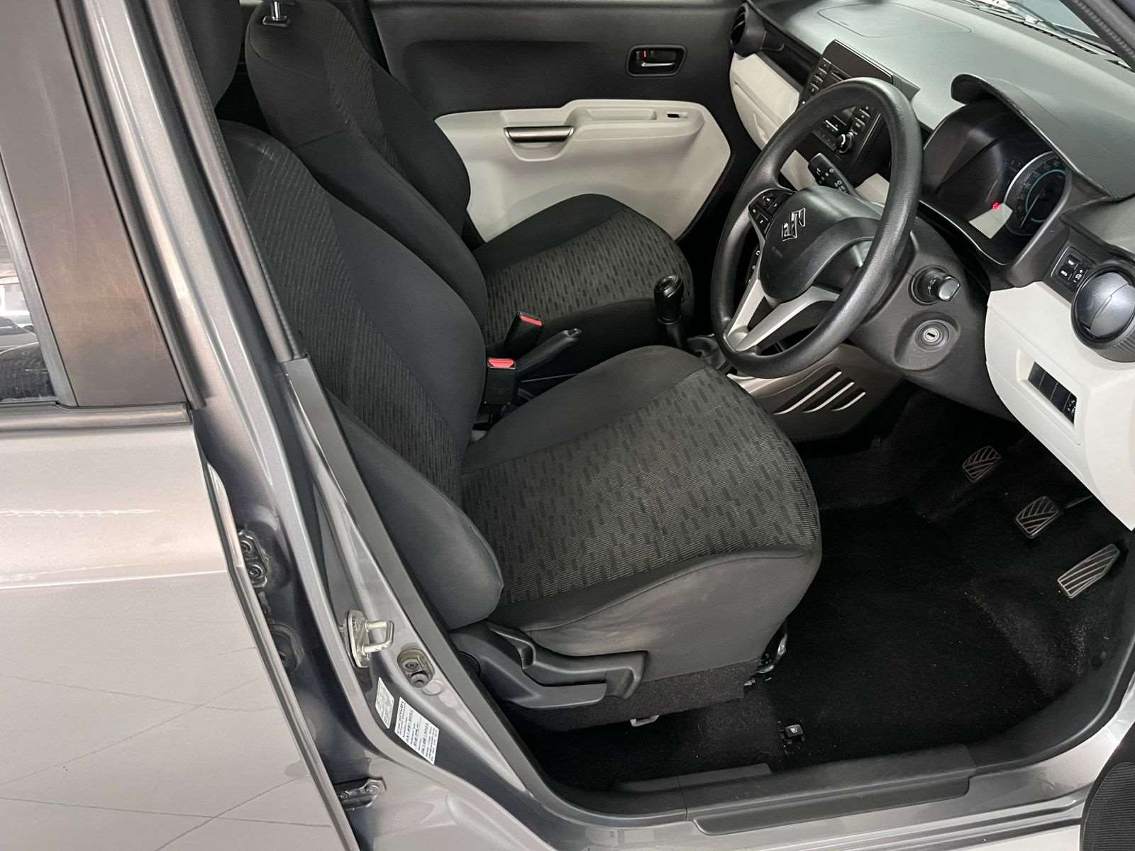 2019-grey-Suzuki-Ignis-12-GL-8836769-6-1600x1200-1.jpg